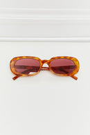 Gafas de sol ovaladas con montura completa