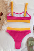 Ensemble de bikini à encolure dégagée et blocs de couleurs