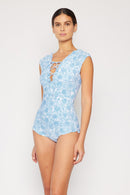 Marina West Swim - Bring Me Flowers - Maillot de bain une pièce à col en V - Bleu chardon