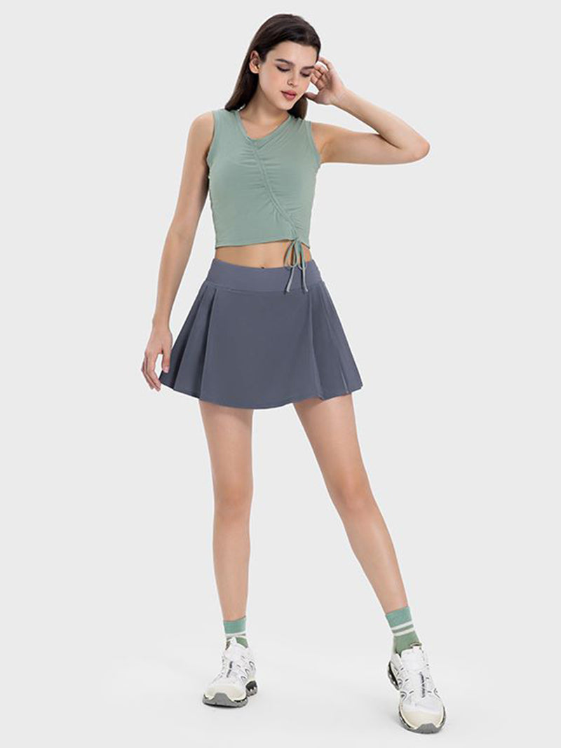 Falda activa con cintura media y detalle plisado
