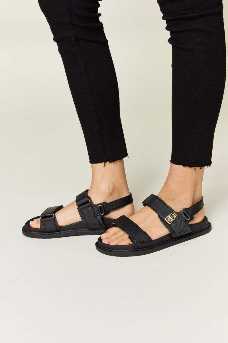 Sandalias destalonadas con doble tira y velcro WILD DIVA