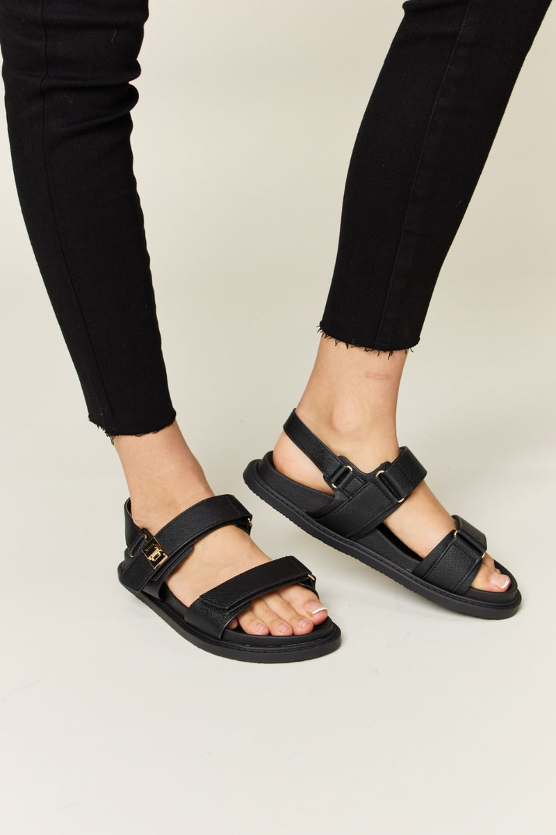 Sandalias destalonadas con doble tira y velcro WILD DIVA