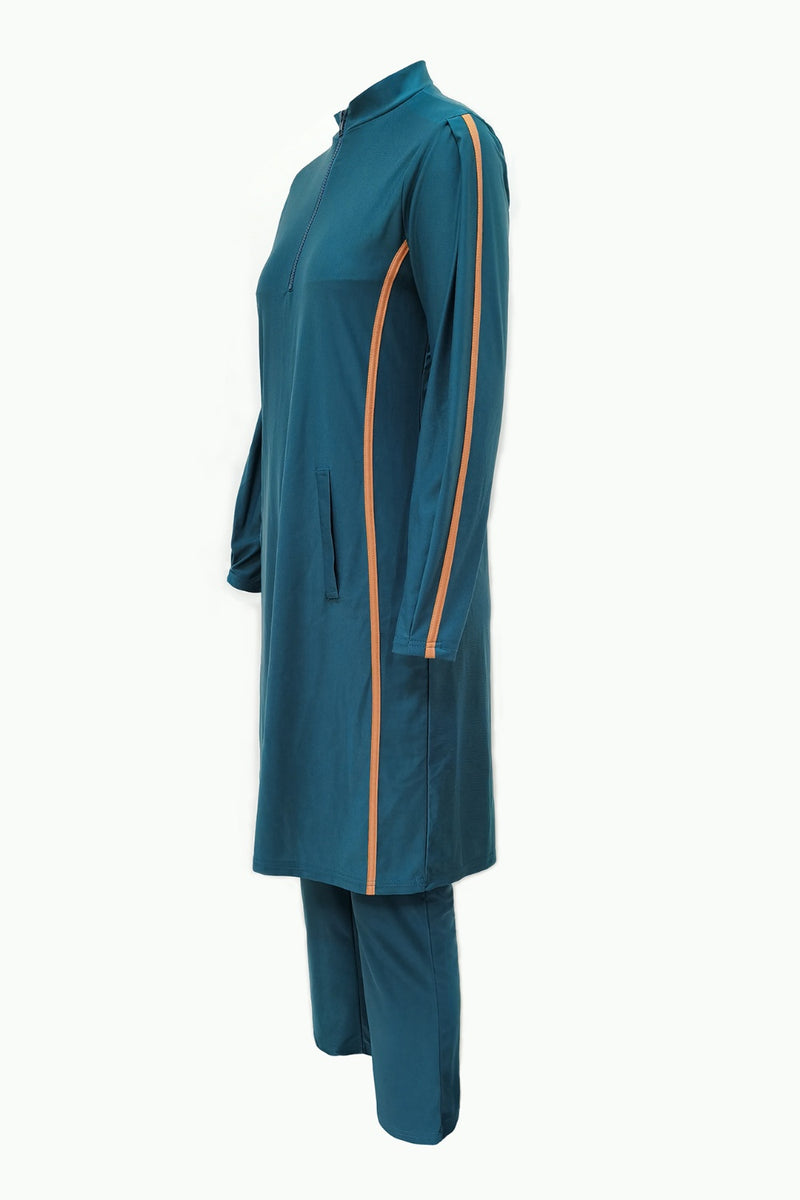 Ensemble de bain casquette, haut à quart de zip et pantalon