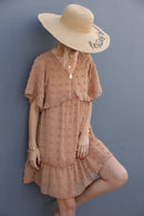 Minivestido con cuello en V y mangas acampanadas con lunares suizos