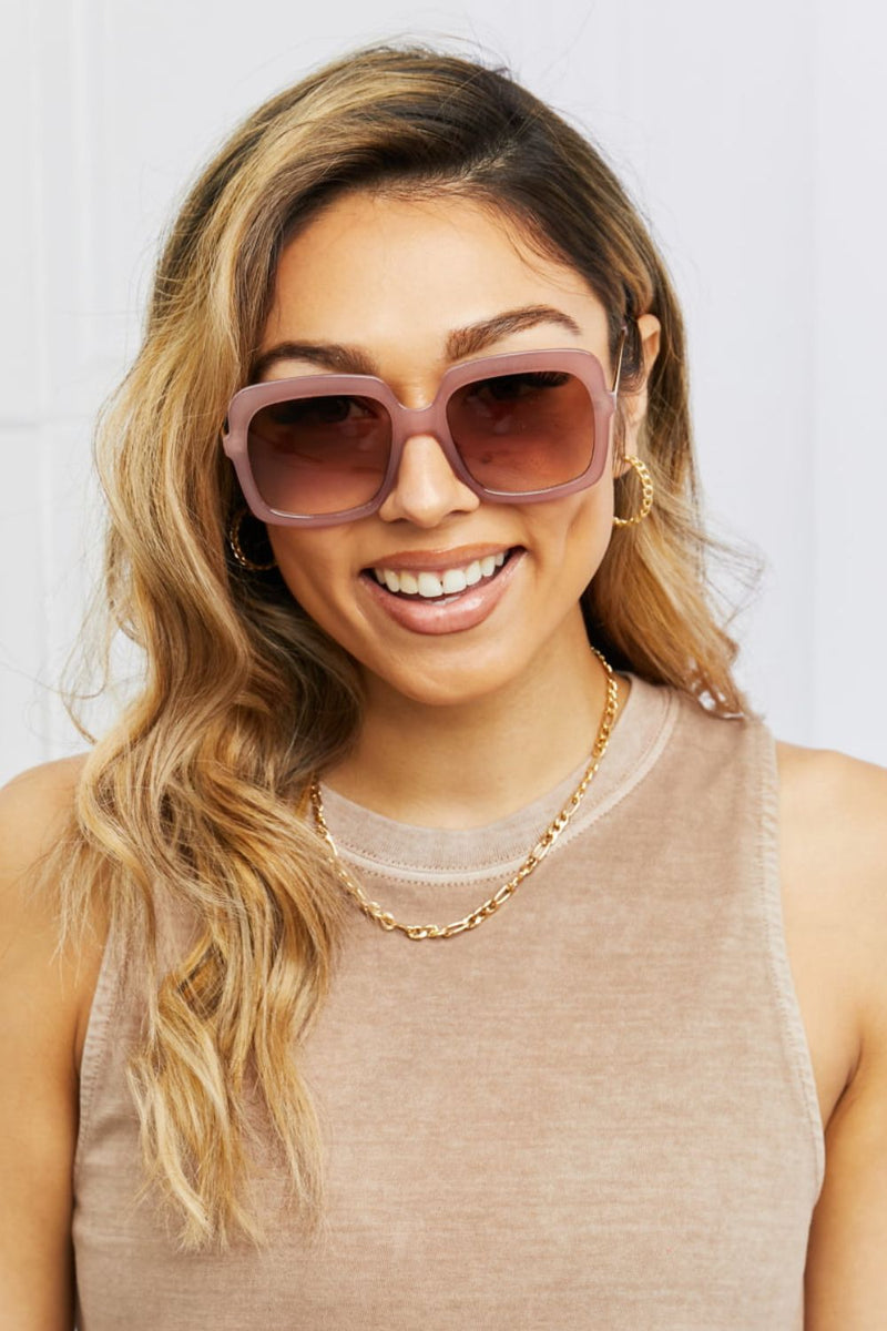 Lunettes de soleil carrées hybrides métal-plastique