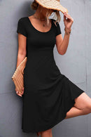 Vestido de manga corta con cuello redondo