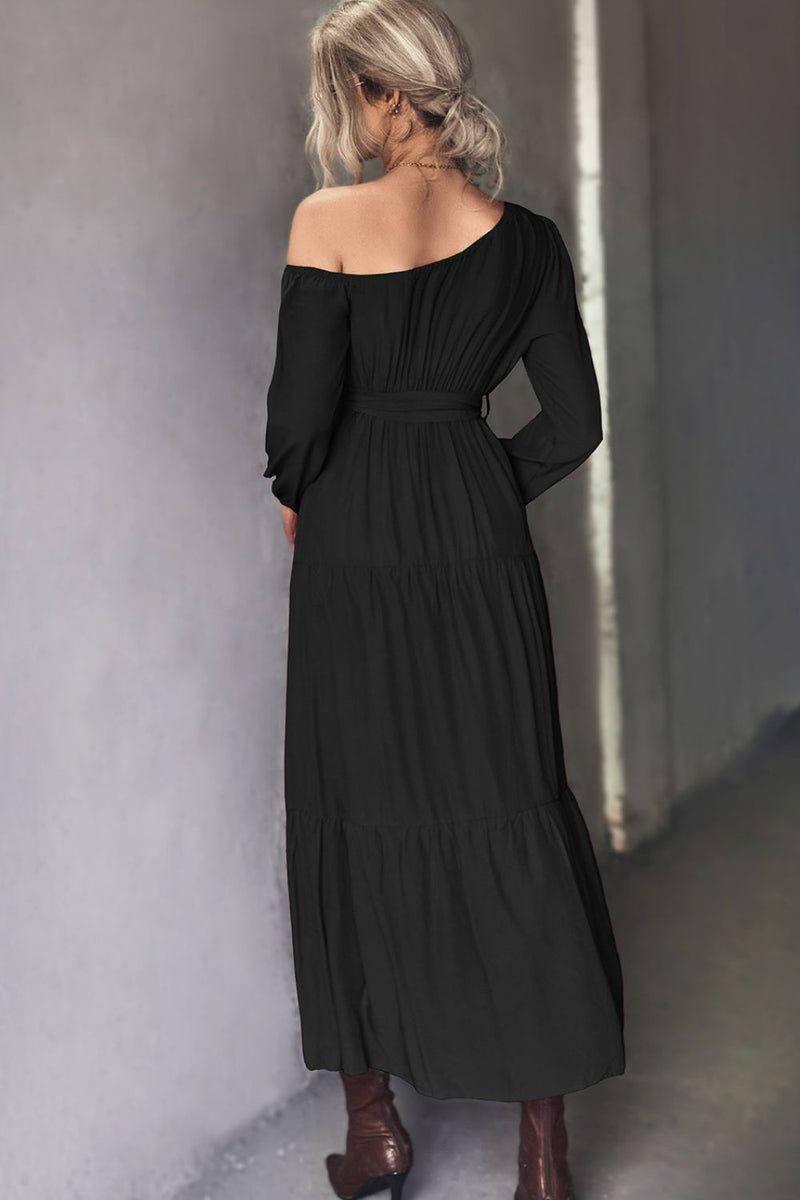 Robe maxi étagée à une épaule et ceinture