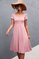 Vestido de manga corta con cuello redondo