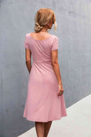 Vestido de manga corta con cuello redondo