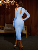 Vestido ajustado con abertura en la espalda y manga de malla con hombros descubiertos