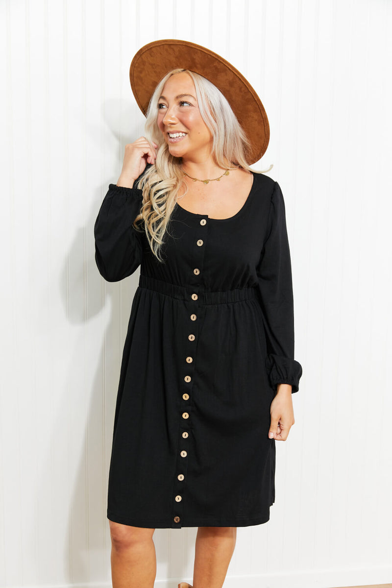 Mini-robe à manches longues et encolure dégagée à taille empire