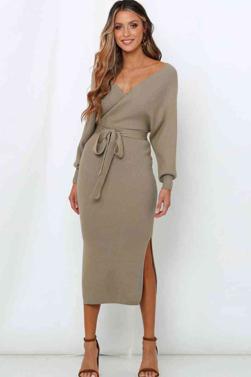 Robe pull fendue à la taille avec nœud à surplis et col