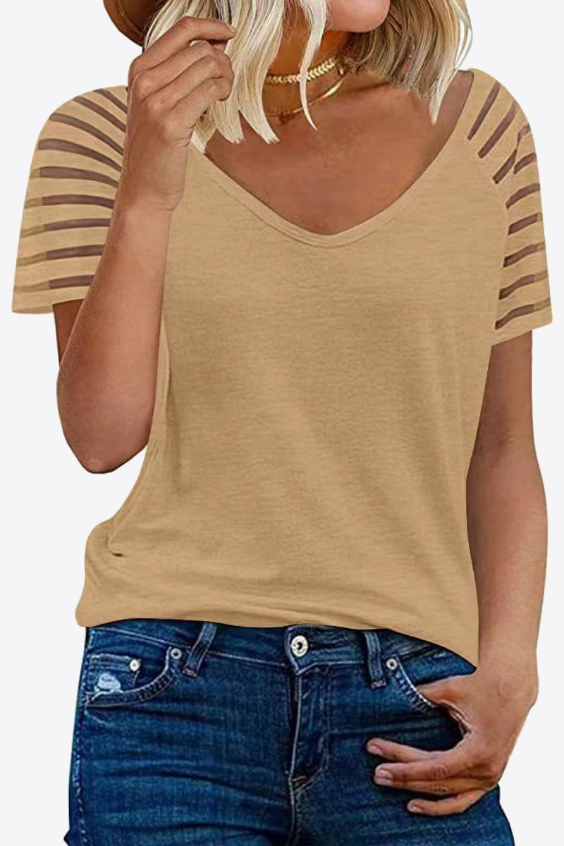 Camiseta con cuello en V y manga raglán
