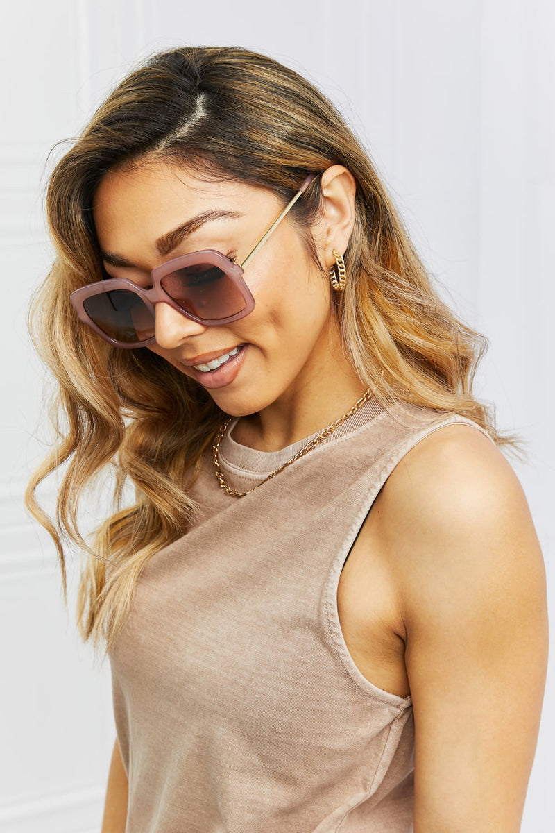 Lunettes de soleil carrées hybrides métal-plastique