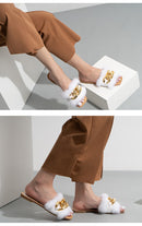 Pantuflas de felpa con detalle de cadena para mujer