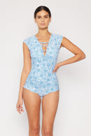 Marina West Swim - Bring Me Flowers - Maillot de bain une pièce à col en V - Bleu chardon