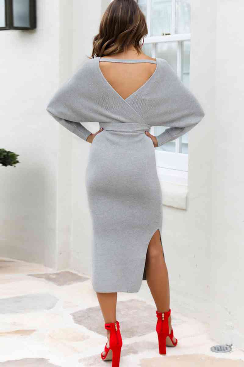 Robe pull fendue à la taille avec nœud à surplis et col
