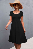 Vestido de manga corta con cuello redondo