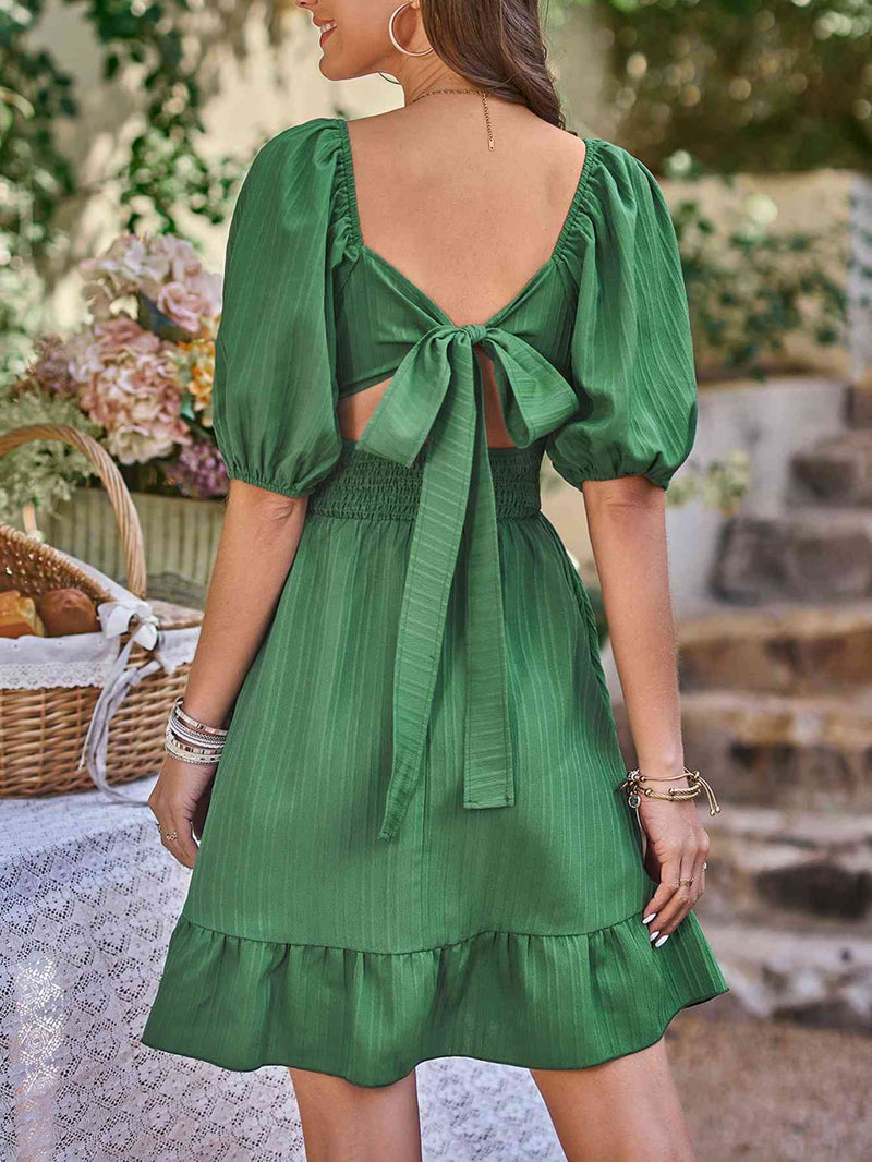 Robe nouée à col carré et manches ballon