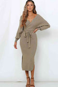 Robe pull fendue à la taille avec nœud à surplis et col
