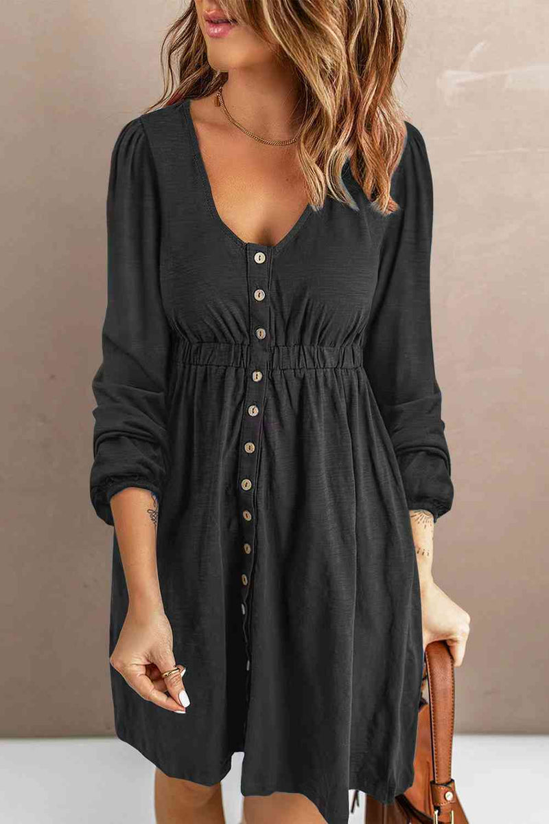 Mini-robe à manches longues et encolure dégagée à taille empire