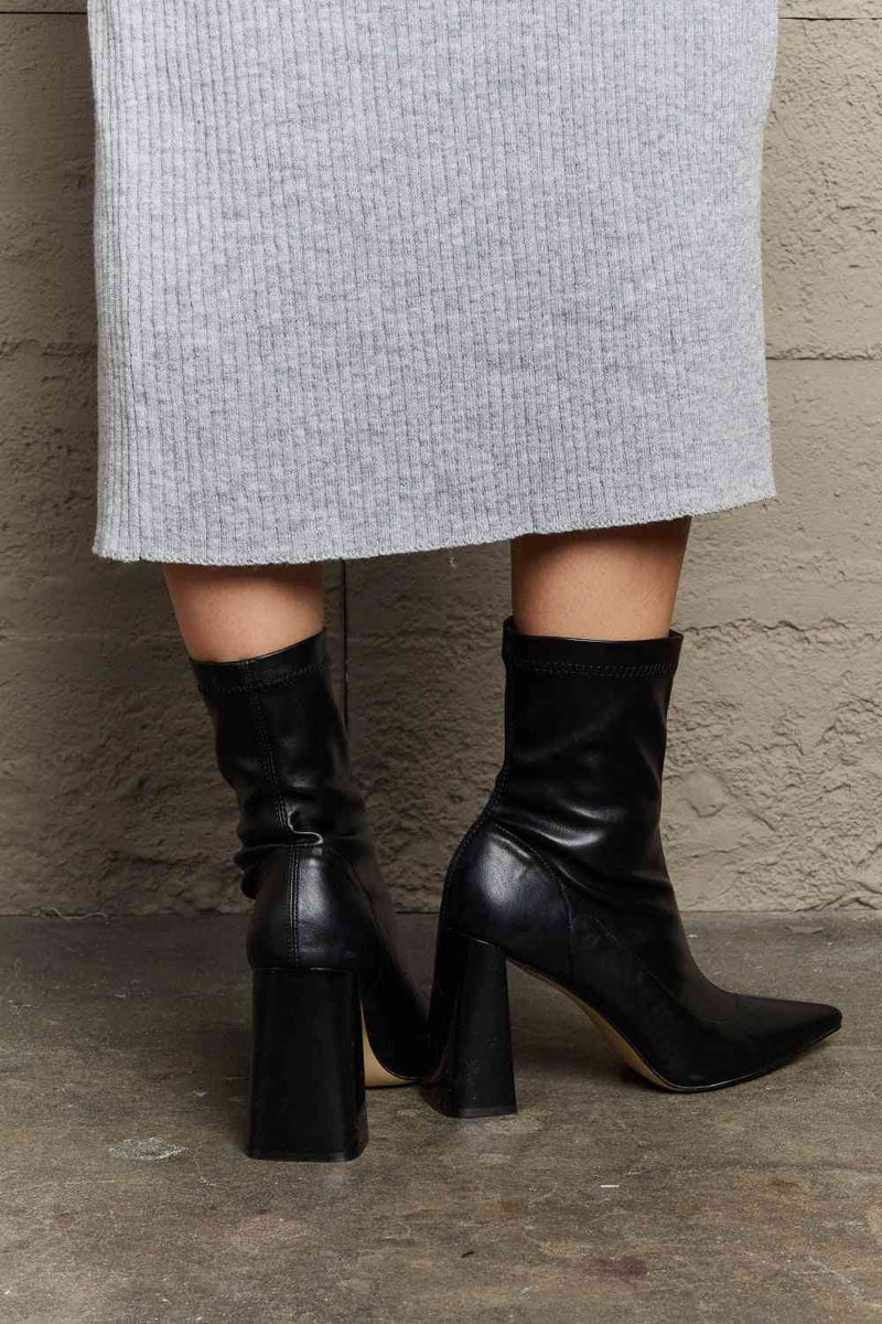 Botas tipo calcetín con tacón en bloque Stacy de Weeboo