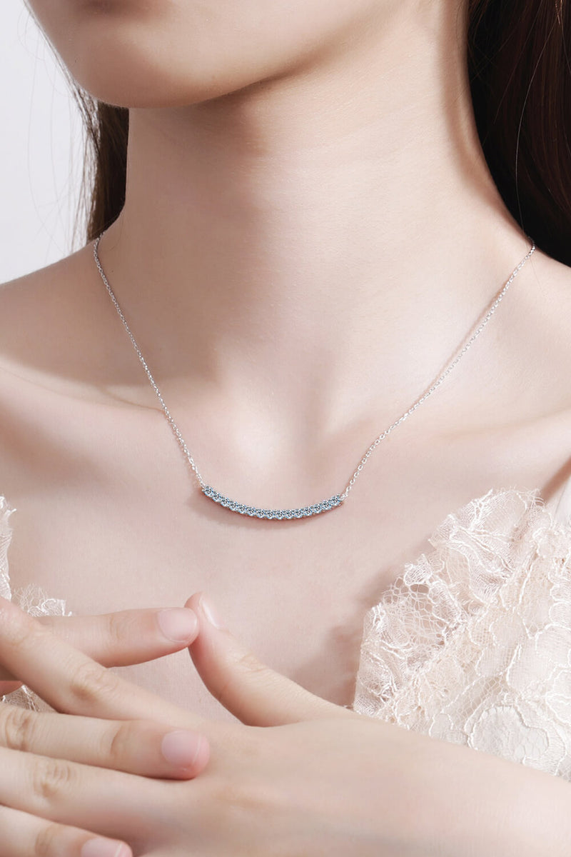 Collar de barra curvada de plata de ley