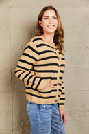 Cárdigan tejido con botones delanteros y rayas derechas