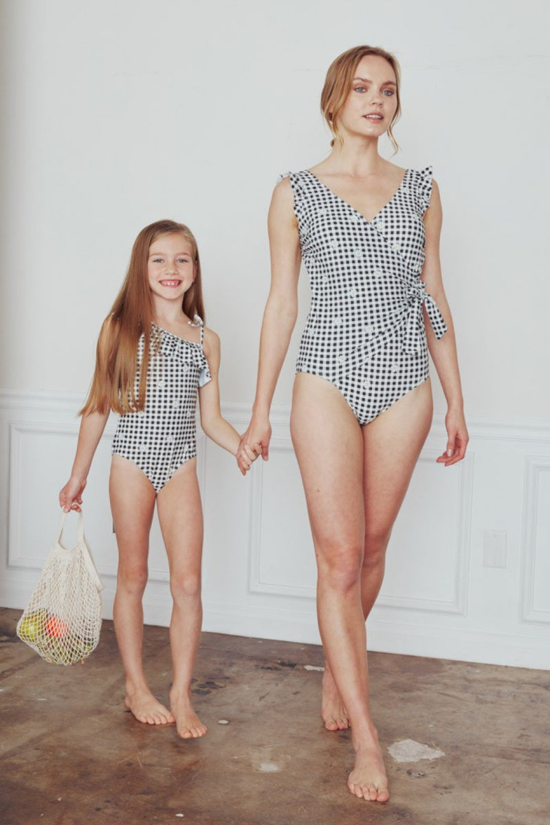 Marina West Swim - Maillot une-pièce flottant à volants en faux cache-cœur en noir