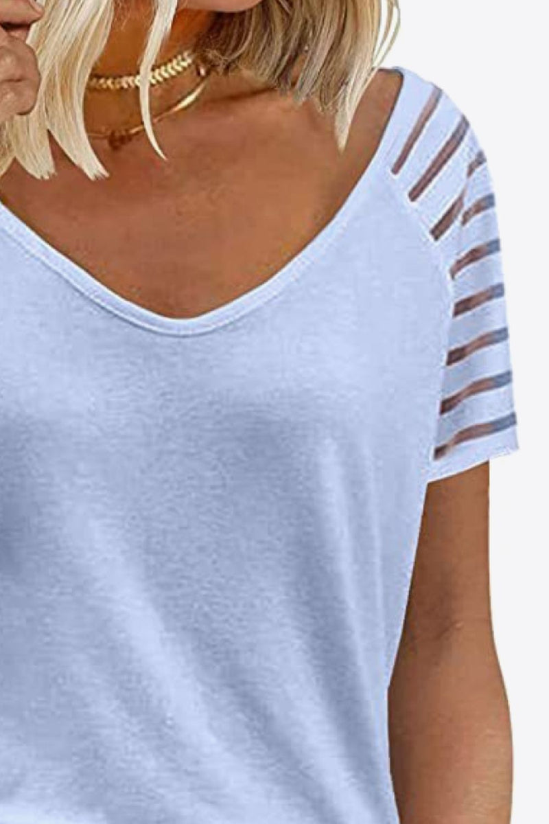 Camiseta con cuello en V y manga raglán